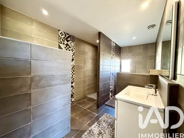 Maison à vendre 7 pièces 180 m² Saint-Étienne-de-Montluc