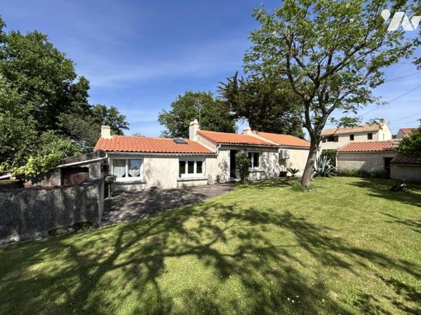 Port-Saint-Père –(vente en nue-propriété)  Maison en pierre avec dépendances 