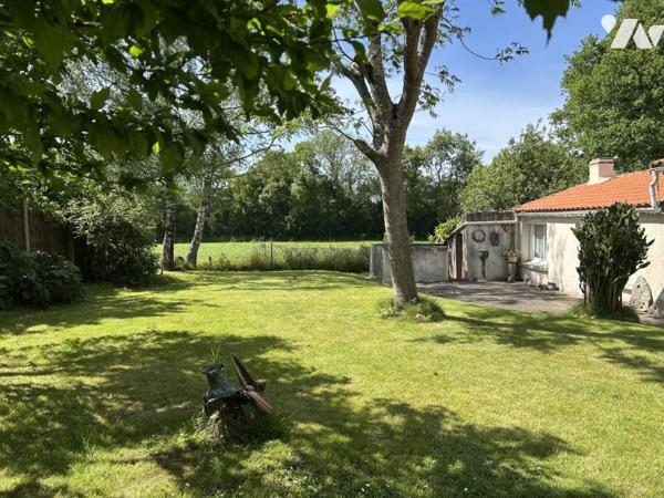 Port-Saint-Père –(vente en nue-propriété)  Maison en pierre avec dépendances 