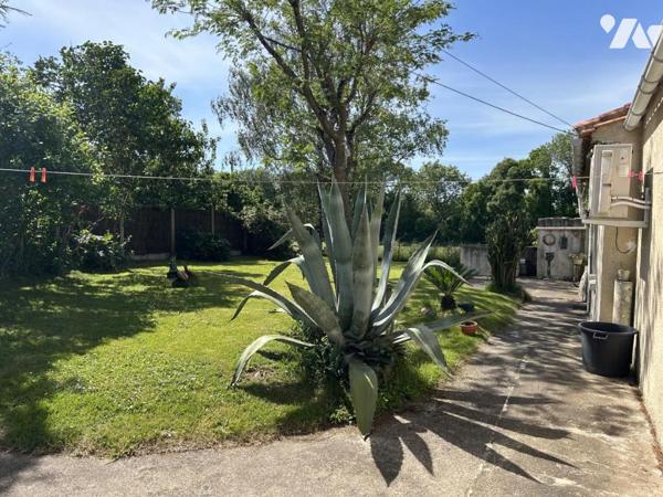 Port-Saint-Père –(vente en nue-propriété)  Maison en pierre avec dépendances 