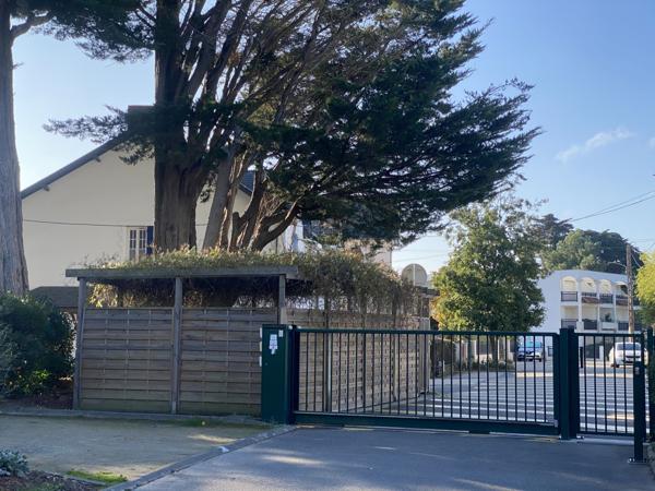 Beau 2 pièces chambre séparée Royal Park.