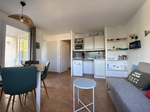 Beau 2 pièces chambre séparée Royal Park.