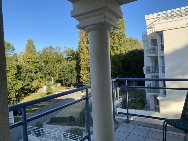 Beau 2 pièces chambre séparée Royal Park.