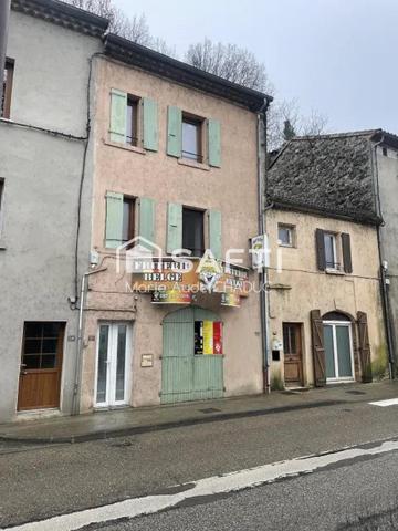 Immeuble 105 m2 sur trois niveaux, cour