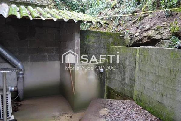 Immeuble 105 m2 sur trois niveaux, cour