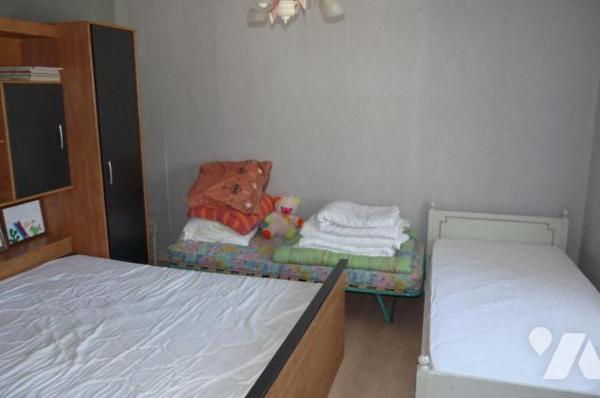 A vendre à Saint Pair sur Mer(50), à environ 500 m de la mer, une maison comprenant une cuisine...