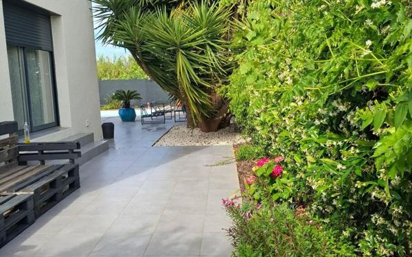 Maison à vendre    4 pièces •  Théza