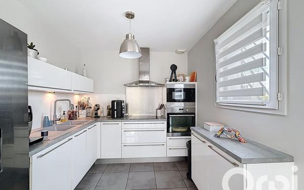 Maison à vendre    4 pièces •  Théza