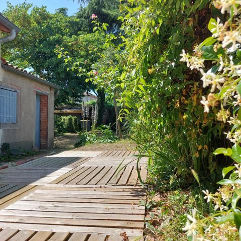 Maison à vendre 9 pièces MONTAUBAN (82) avec jardin et dépendance