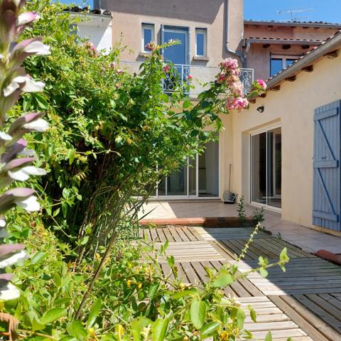 Maison à vendre 9 pièces MONTAUBAN (82) avec jardin et dépendance
