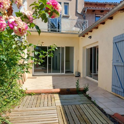 Maison à vendre 9 pièces MONTAUBAN (82) avec jardin et dépendance