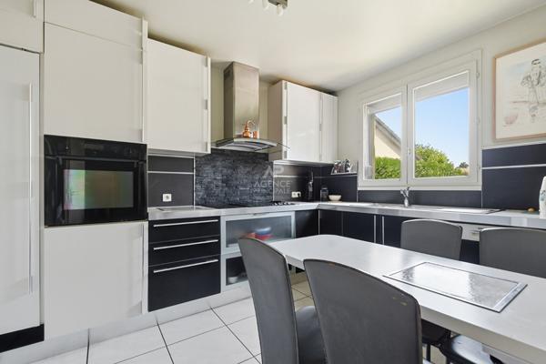 Maison Saint Germain En Laye 8 pièce(s) 183 m2 1 248 000 € **  - Référence  18482