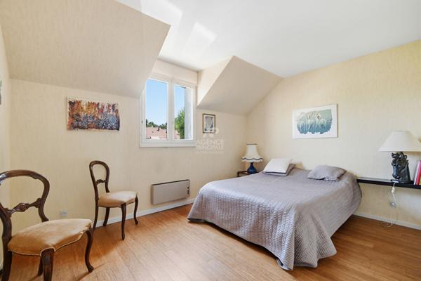 Maison Saint Germain En Laye 8 pièce(s) 183 m2 1 248 000 € **  - Référence  18482