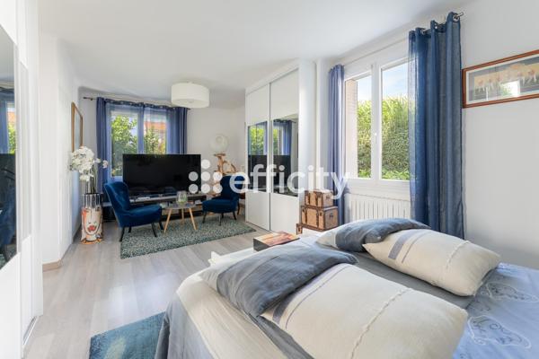 Maison
         7 pièces
        - 169 m² 465 000 € *