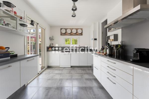 Maison
         7 pièces
        - 169 m² 465 000 € *