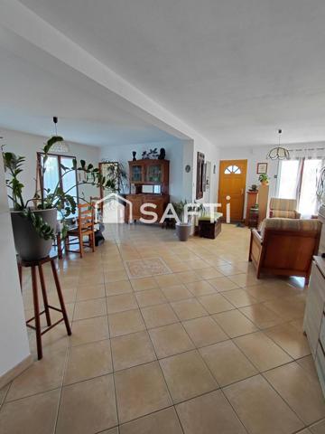 MAISON T4 DE 210 m² AVEC APPARTEMENT T3 INDEPENDANT, GARAGE, TERRASSES, AU CALME.