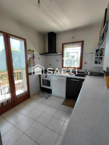 MAISON T4 DE 210 m² AVEC APPARTEMENT T3 INDEPENDANT, GARAGE, TERRASSES, AU CALME.