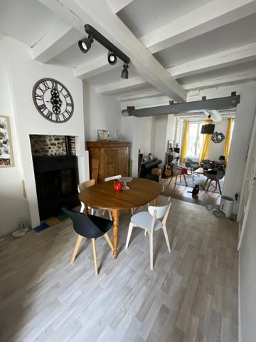 Maison
         7 pièces
        - 123 m² Exclusivité 219 000 €*
