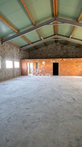 Immeuble à louer de 393 m²