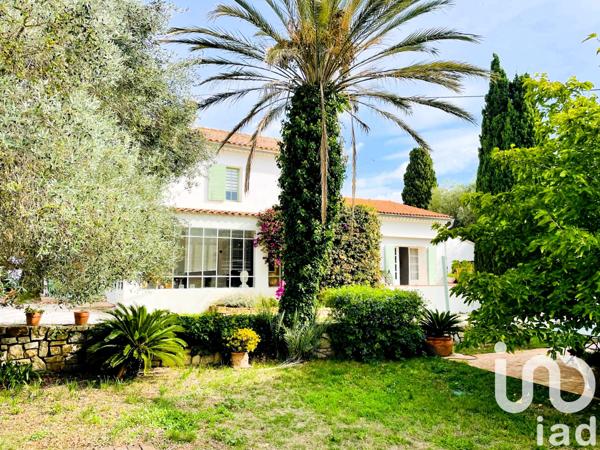 Maison à vendre 7 pièces 196 m² Sanary-sur-Mer