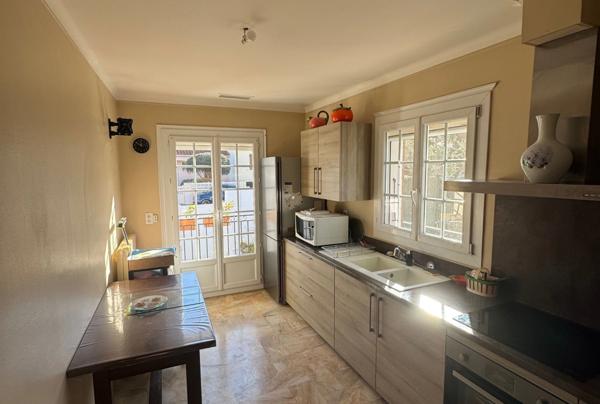 66750 - SAINT-CYPRIEN VILLAGE - Idéalement située maison 4 faces - 5 pièces 116M2 - 3 chambres