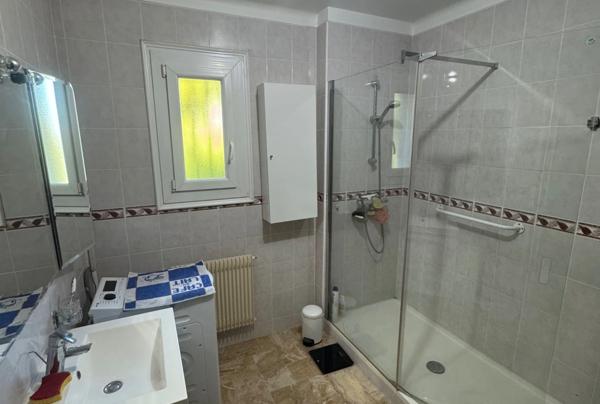 66750 - SAINT-CYPRIEN VILLAGE - Idéalement située maison 4 faces - 5 pièces 116M2 - 3 chambres