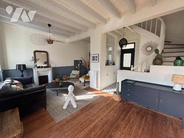 NOUVEAUTE ! Etude Trente-Cinq Notaires 

RARE A LA VENTE ! 

Au coeur de Rochebonne, au pie...