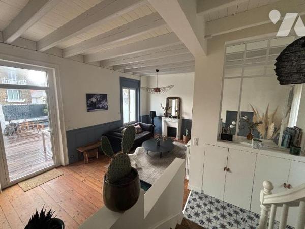 NOUVEAUTE ! Etude Trente-Cinq Notaires 

RARE A LA VENTE ! 

Au coeur de Rochebonne, au pie...