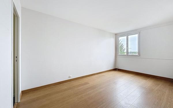 Appartement à vendre    4 pièces • 106,67 m2 Montigny-le-Bretonneux