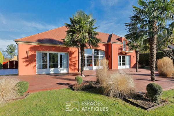 Villa d’architecte rouge brique au coeur de Marne la Vallée