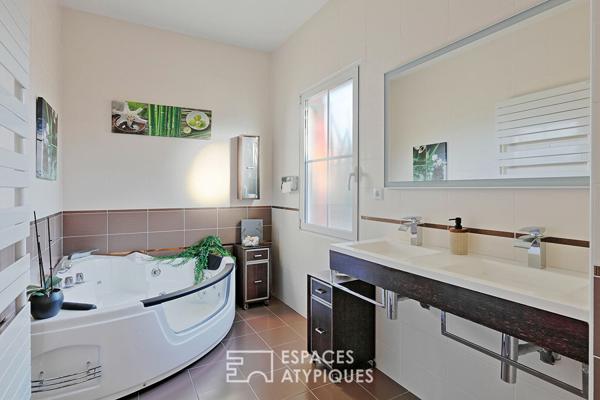 Villa d’architecte rouge brique au coeur de Marne la Vallée