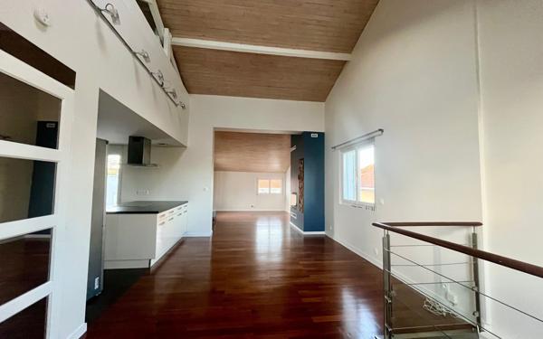 Maison à louer    4 pièces •  Bruges