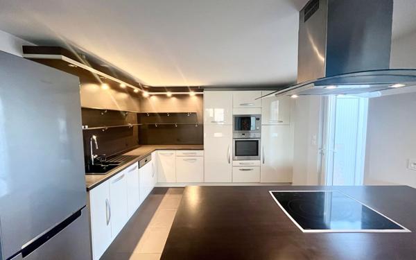 Maison à louer    4 pièces •  Bruges