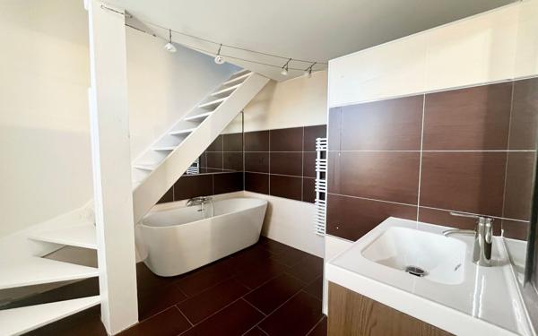 Maison à louer    4 pièces •  Bruges