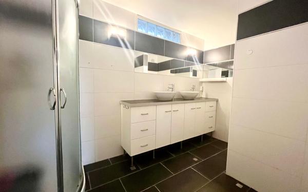 Maison à louer    4 pièces •  Bruges