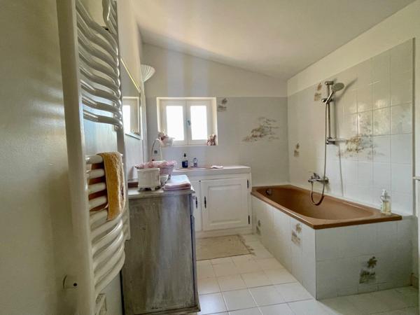 À vendre – Maison avec vue exceptionnelle à Roussillon