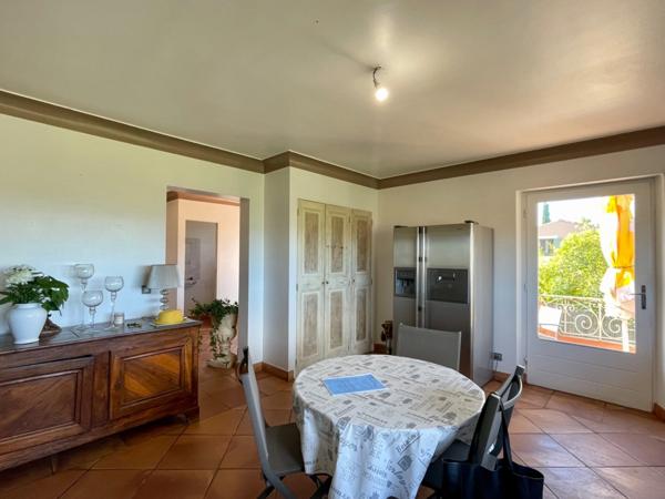 À vendre – Maison avec vue exceptionnelle à Roussillon