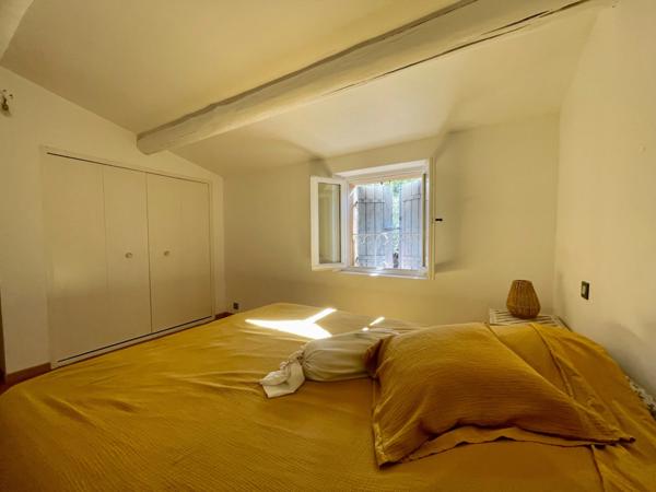 À vendre – Maison avec vue exceptionnelle à Roussillon