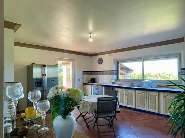 À vendre – Maison avec vue exceptionnelle à Roussillon