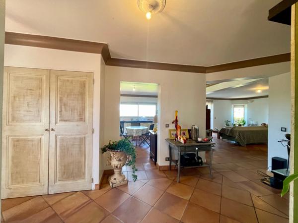 À vendre – Maison avec vue exceptionnelle à Roussillon