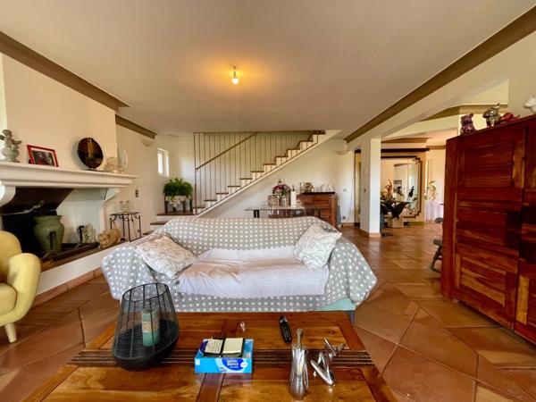 À vendre – Maison avec vue exceptionnelle à Roussillon