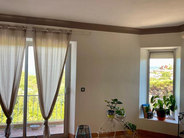 À vendre – Maison avec vue exceptionnelle à Roussillon