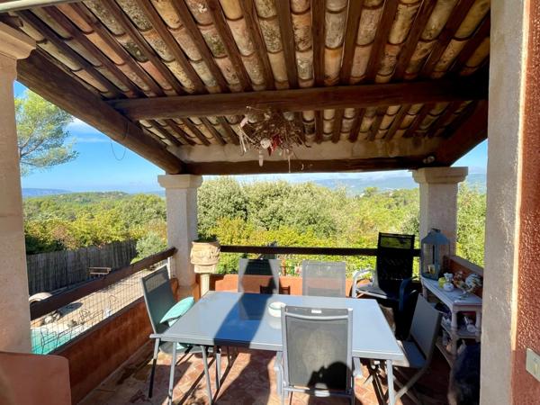 À vendre – Maison avec vue exceptionnelle à Roussillon