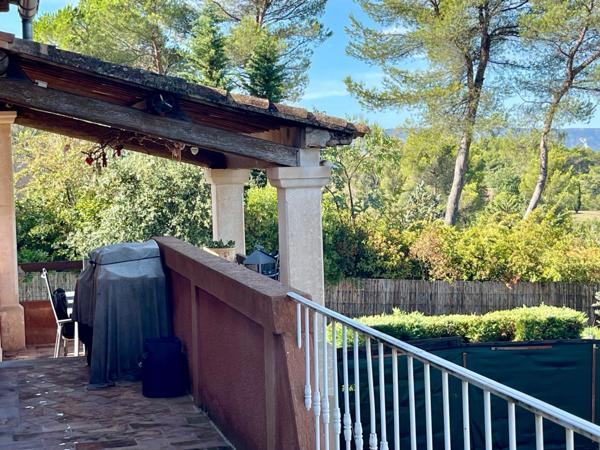 À vendre – Maison avec vue exceptionnelle à Roussillon