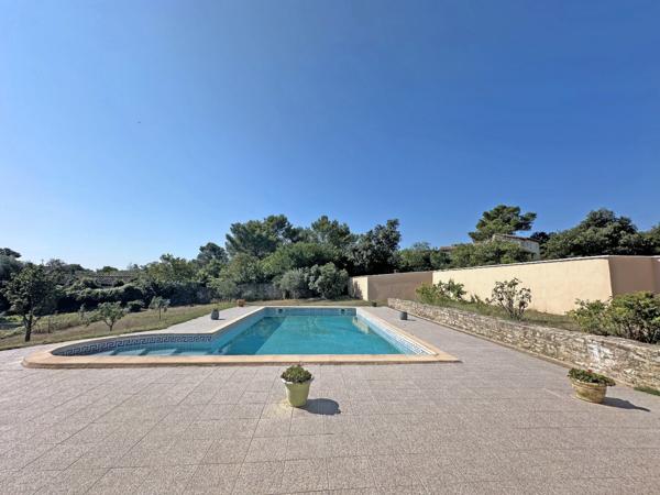 Villa plain pied, spacieuse, 4 chambres avec piscine et double garage