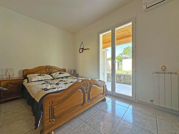 Villa plain pied, spacieuse, 4 chambres avec piscine et double garage