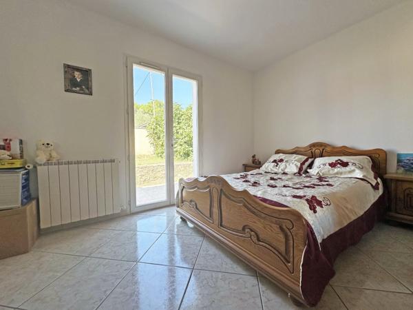 Villa plain pied, spacieuse, 4 chambres avec piscine et double garage