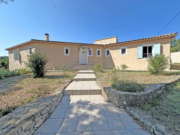 Villa plain pied, spacieuse, 4 chambres avec piscine et double garage