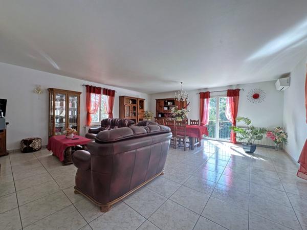 Villa plain pied, spacieuse, 4 chambres avec piscine et double garage