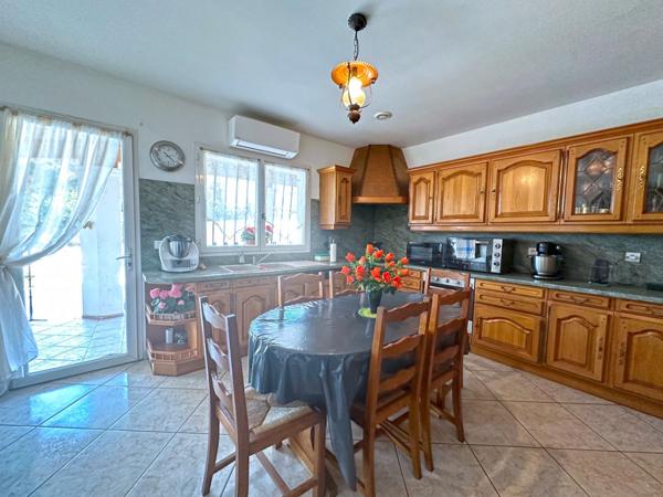 Villa plain pied, spacieuse, 4 chambres avec piscine et double garage